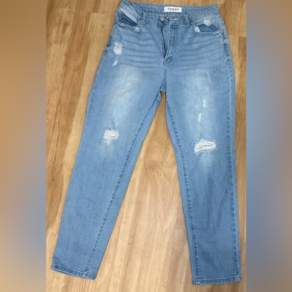 Enjean Distressed Denim Skinny Jeans